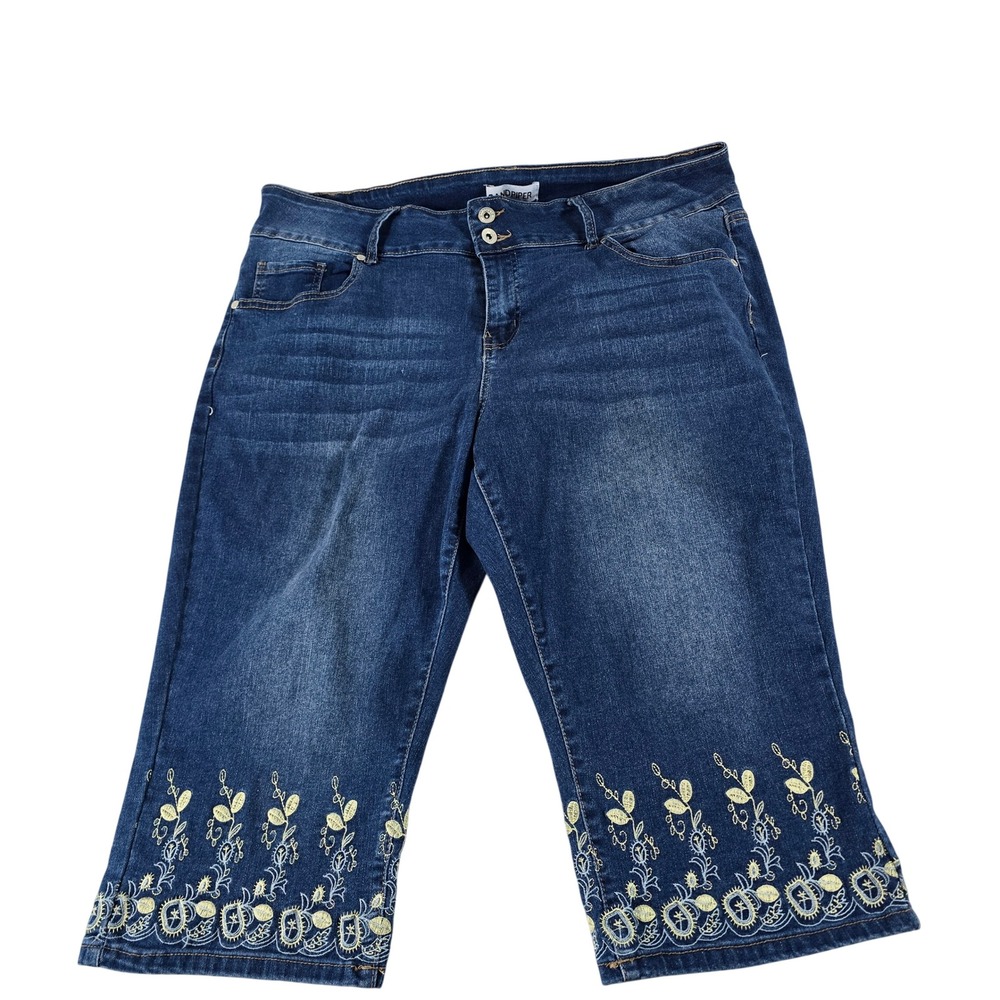 Sandpiper Women 20W Blue Denim Capri Pants Embroidered Floral Hem Dark Wash